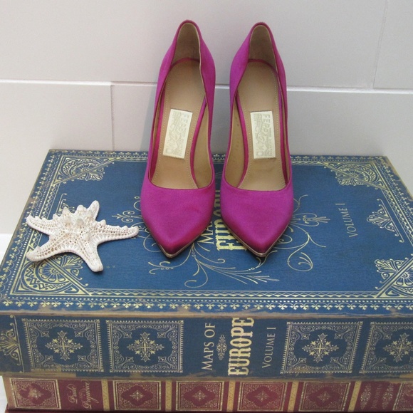 Salvatore Ferragamo Heel Pump size 8 B NWOT - Picture 2 of 7